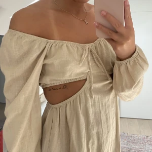 Linne klänning  - Så snygg sommar klänning använd 2 gånger, skriv för med bilder!🥰