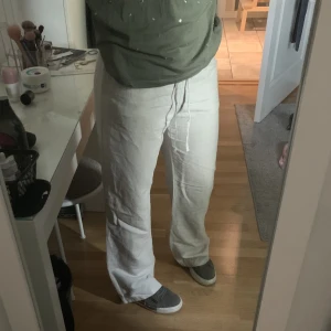 Linnebyxor - Linnebyxor som är inköpta från madlady för 599 kr förra året. Endast använda 2 gånger! Jag är 166 cm💞
