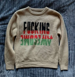 Fucking Awesome tröja - Fuckikg Awesome Beige intarsia knit. Asfet stickad fucking awesome tröja! Perfekt använt skick. Storlek M. Möts i Malmö och tar Swish. Står ej för frakt eller postens slarv! :) 