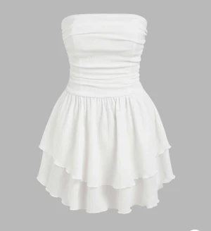 Sommarklänning - Superfin sommarklänning som går att både klä upp och ner. Väldigt bekväm!