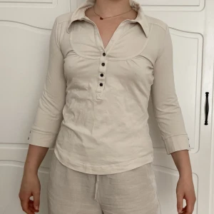 Skjorttröja - En jättefin tröja, bra skick och kvalité!!!