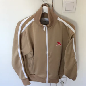 Axel Arigato tröja - Använd 1 gång Nypris ca 2200 kr Storleken är S men passar även M 