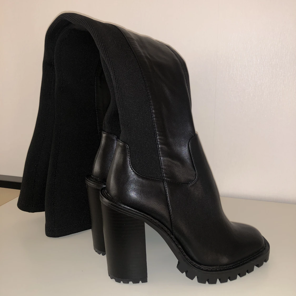 Oanvända lårhöga stövlar  - 90