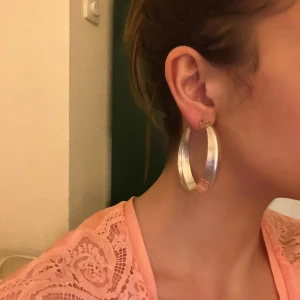 Y2K silver hoops ringar - Silver ringar 90tal en plupp saknas 