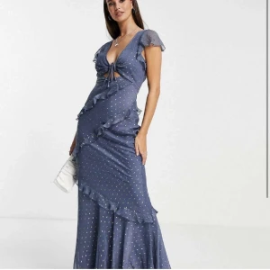 Balklänning  - Balklänning som endast är använd en kväll så nästan som ny 😛😛skriv privat för fler bilder! 