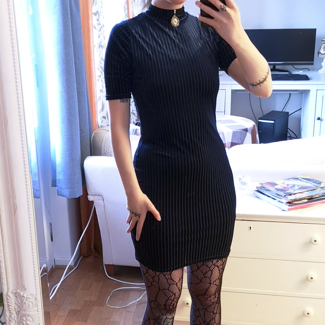 Mörkblå Sammetsklänning strl S