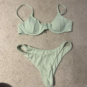Ljus grön bikini  - Säljer ljusgrön bikini, aldrig använd! Skriv privat för mer frågor, köparen står för frakten ❤️