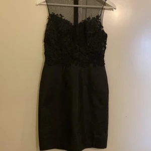 Festklänning  - Aldrig använd Svartklänning 