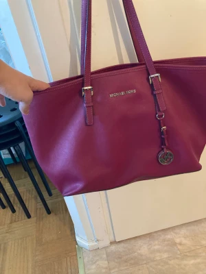 Michael Kors väska - Använd i bra skick