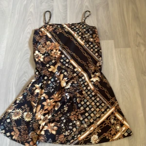 Klänning - En superfin klänning! Använd några gånger men i bra skick! 25kr!