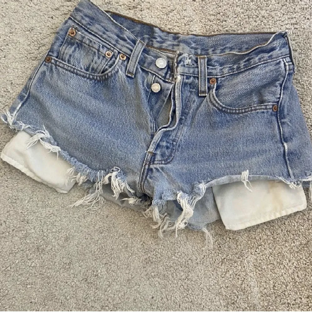 Fina levis horts❤️Säljs då dom är för små. Betalning vi swish🥰. Shorts.