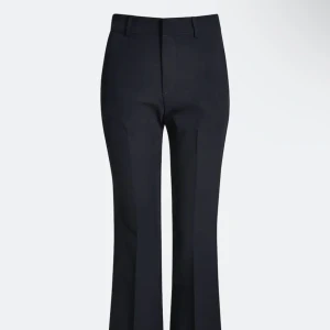 Kostymbyxor  - Super fina kostymbyxor från bikbok, dessa är i storlek 36 och har tagit bort sömmen längst ner för att göra dom extra långa. Passé mig som är 175. Säljer då den är en aning små 