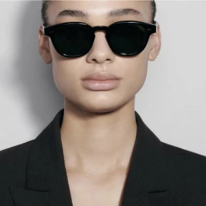 Chimi solglasögon  - Chimi solglasögon i modellen 01, inga repor. Köptes förra året för 1250kr. Köparen står för frakten 