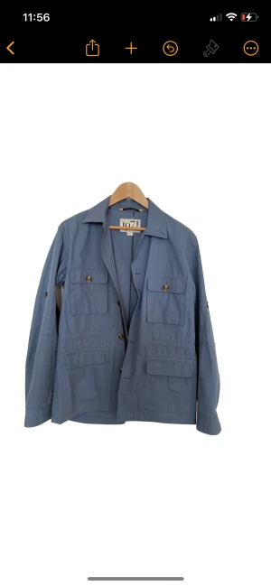 Reiss Overshirt  - Ljusblå Reiss Overshirt  Nypris 2300kr Vårt pris 1199kr