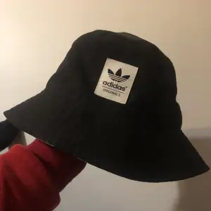 Adidas hatt i bra skick 