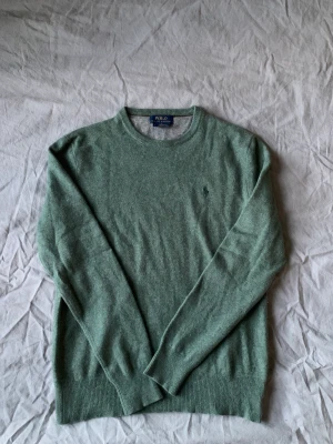 Ralph lauren sweatshirt  - Säljer min gröna Ralph lauren sweatshirt mycket bra skick inga defekter 