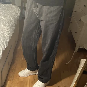 Weekday galaxy  - Weekday Galaxy jeans i fint skick. Byxorna är loose (baggy)