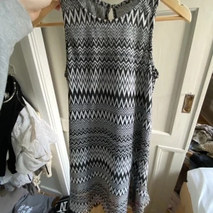 Snygg klänning  - Så snygg klänning i missoni liknande mönster💞