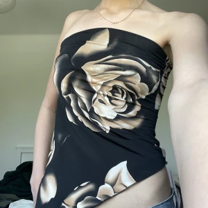 Top - Linne utan axelband, kan knytas i sidan💕 Frakt kostar 44kr