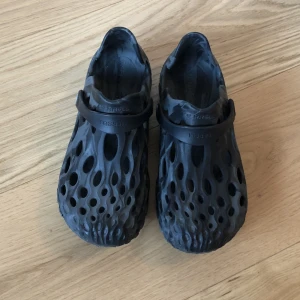 Merrell hydro moc 38 - Merrell hydro moc svarta strl 38. Sparsamt använda!