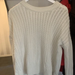 Tröja Arket - Jättefin och mysig stickad långärmadetröja från arket. Storlek Xs, men passar S&M också. 