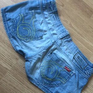 Coola jeans shorts - As fina jeans shorts med coola fickor!💓💓