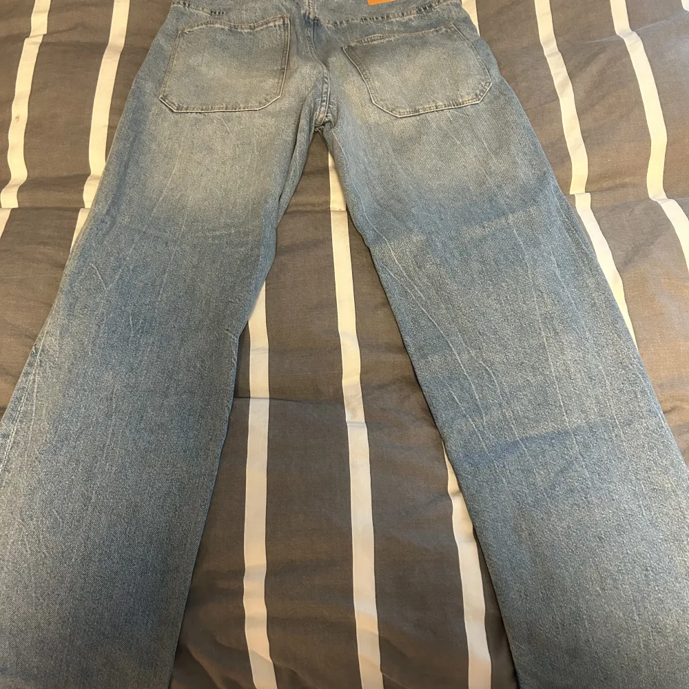 Ljusblå jeans som inte har några defekter.   Storlek - EUR 38. USA 30. MEX 30.. Jeans & Byxor.