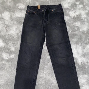 Sweet sktbs jeans - Säljer dessa svarta sweet sktbs då dom inte används och knappt blivit använda. Skriv för mer bilder.