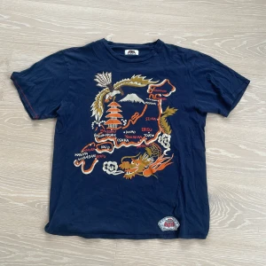 Evisu Genes - Intressekoll på min äkta vintage evisu genes t-shirt. Säljer vid bra pris. ⚠️ tryck inte på köp nu ⚠️