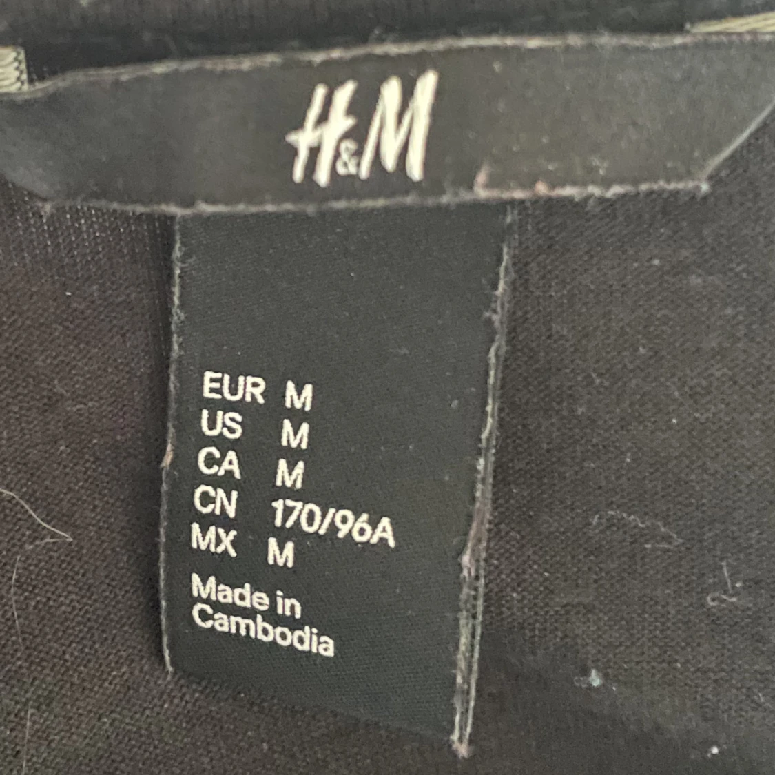 Lång svart klänning med genomskinliga armar - 91