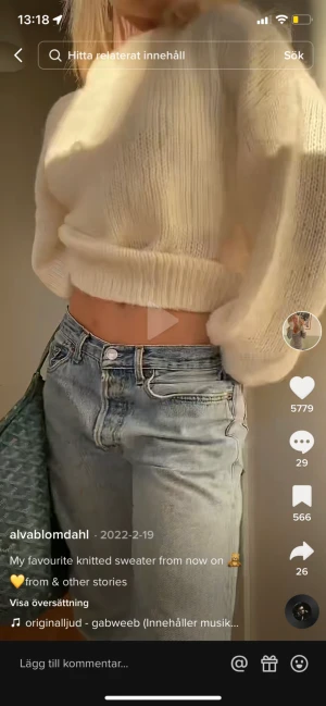 Tröja - Säljer denna populära tröja från other stories. Nypris 800 