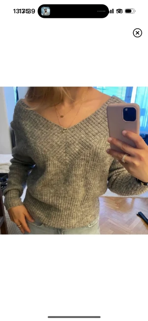 Stickad - Så fin grå stickad från H&M strl M (men passar mig som brukar ha xs/s också). Använd men i fint skick 🤎 gratis frakt om du trycker köp nu