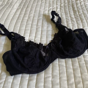 Bh - Knappt använd, med bygel och utan vaddering