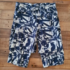 Jeans Monki - Fina byxor/jeans från Monki. Mjuka och sköna - använda ett fåtal gånger. Nypris 399.
