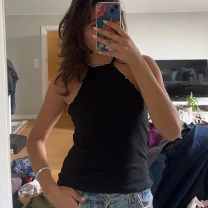 Svart linne - Säljer denna supersöta toppen från zara. 😊