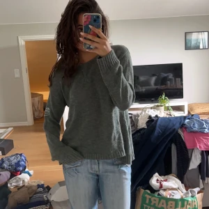 Grön stickad tröja - Säljer denna gröna stickade tröja. Superfin😊