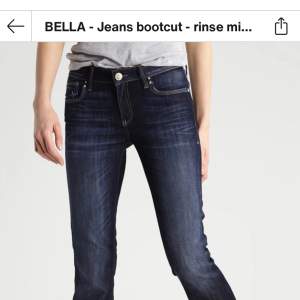 Söker dessa ”Bella jeans bootcut- rinse Miami stretch” jeansen i storlek 26-32!! 💕💕💕 hittat på zalando