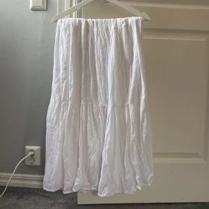 Volangkjol  - Kjol från stradivarius helt oanvänd stl s