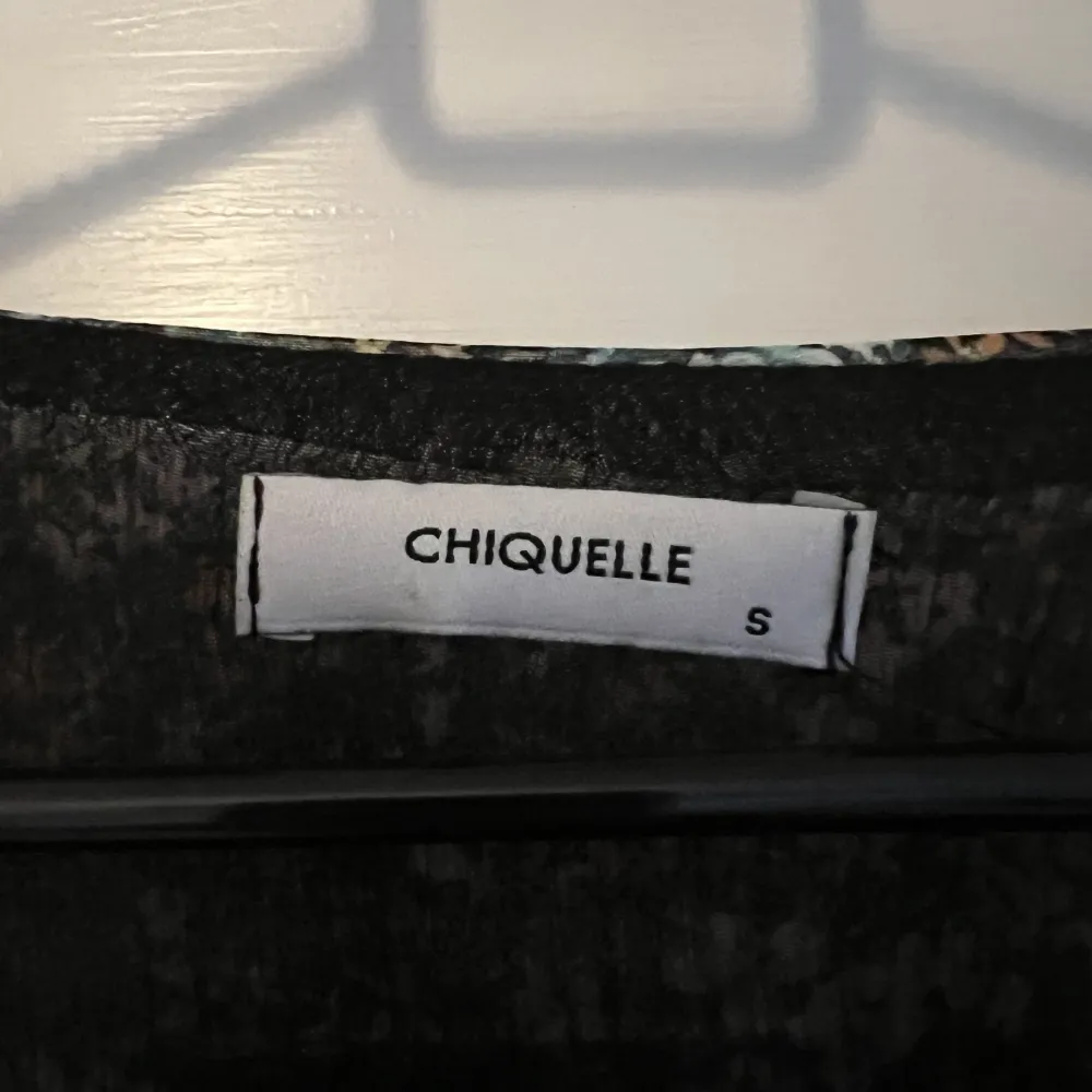 Oanvänd klänning från Chiquelle, storlek S💞nypris 499, säljer för 299. Klänningar.