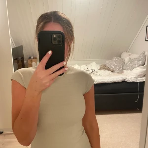 Stickad klänning - Stickad klänning, perfekt nu till hösten 💕