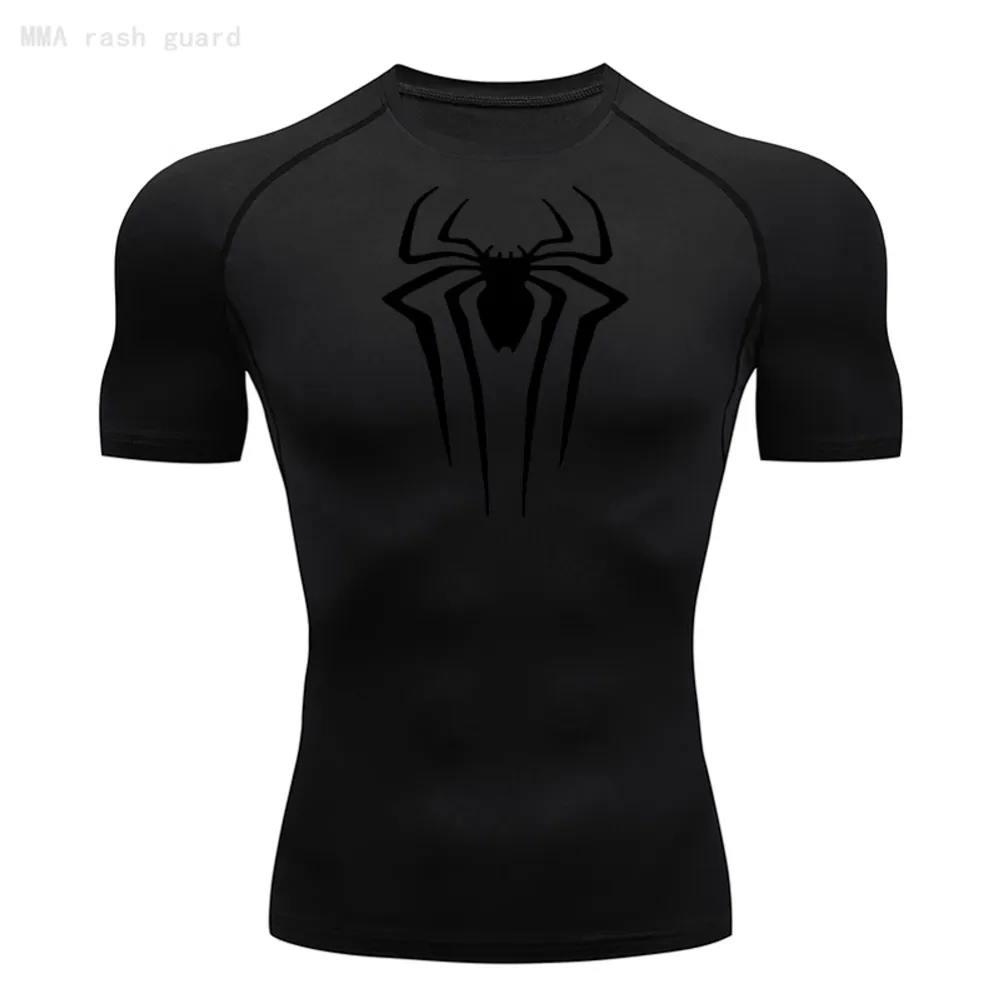 Snygg gym t-shirt med spiderman tryck på. Säljer den eftersom den inte kommer till använding. Den är helt oanvänd och är i nyskick. Ordinarie pris:350kr. T-shirts.