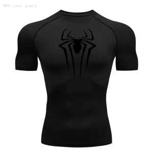 Spiderman Compression Shirt - Snygg gym t-shirt med spiderman tryck på. Säljer den eftersom den inte kommer till använding. Den är helt oanvänd och är i nyskick. Ordinarie pris:350kr