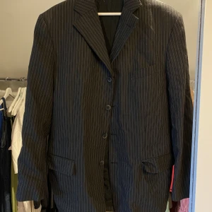 Blazer - Säljer min randiga blazer som har en oversized passform.