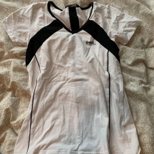 Vit sport tröja - Vit sport tröja, stretchigt material