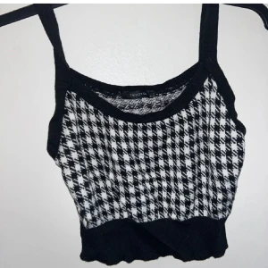 Shacked top - Rutigt linne köpt på zalando, M men liten i strl så är som en S