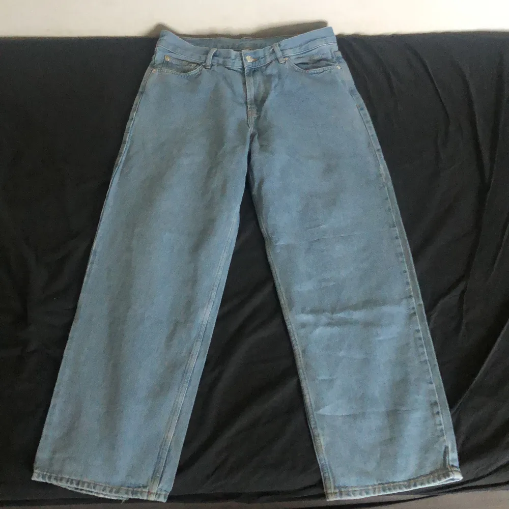 Jag säljer nu mina sweet sktbs jeans. För de inte används. Skick 10/10. Pris kan absolut diskuteras👍nypris 700. Kolla gärna in mina andra annonser:). Jeans & Byxor.