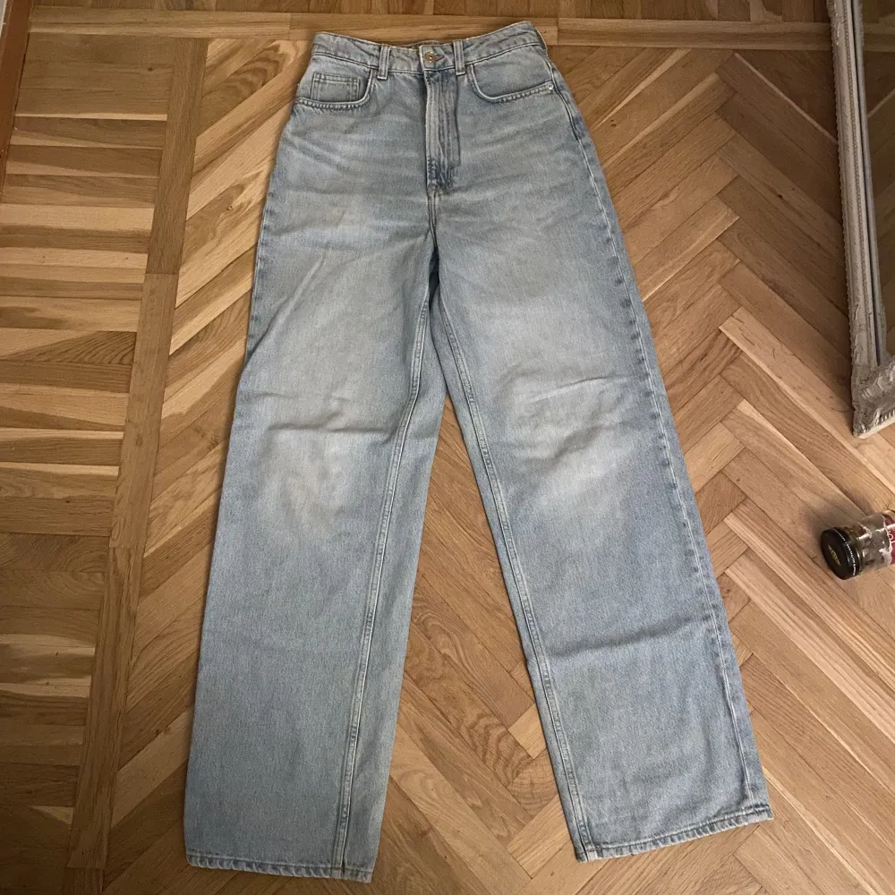 Säljer dessa sjukt feta jeans!! Pris kan diskuteras 💁‍♀️💕. Jeans & Byxor.