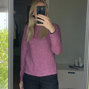 Stickad tröja  - jätteskön färgglad tröja som inte är använd någon gång 