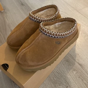 ugg tasman - Säljer mina ugg tasman. Sparsamt använda. Skokartong medföljer