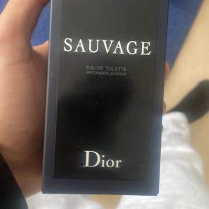 Säljer min dior sauvage parfym, den är äkta äkta och har kvitto på den. 60ml användes några gånger som bilden visar.